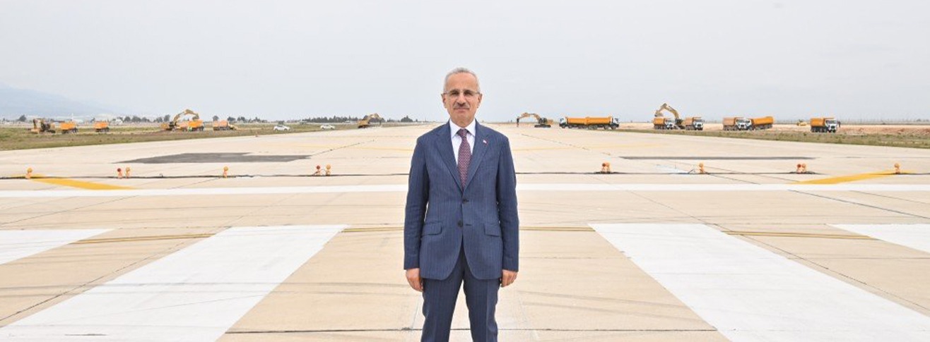 HATAY HAVALİMANI’NDA DEPREMİN İZLERİ SİLİNİYOR
